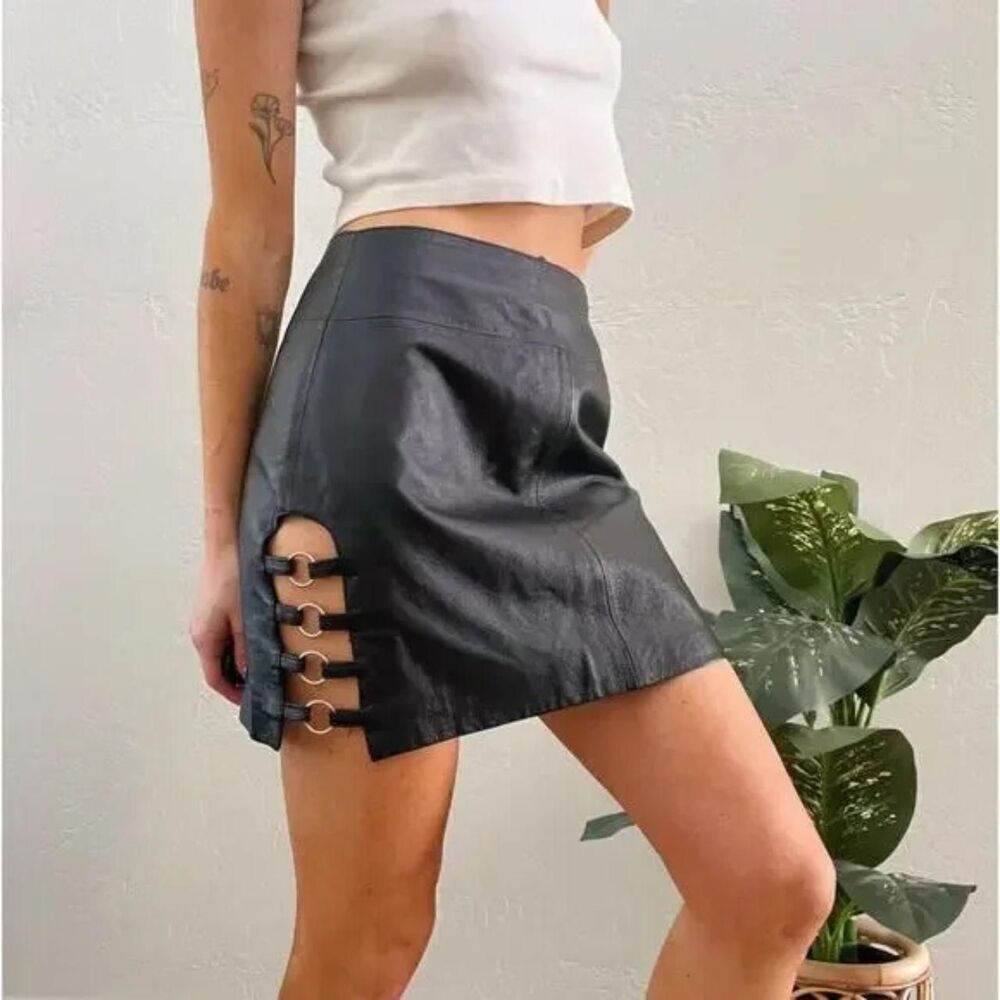 Wilsons Leather Maxima Rare 90s Early 2000's Black Leather Cutout Mini Skirt 6 S